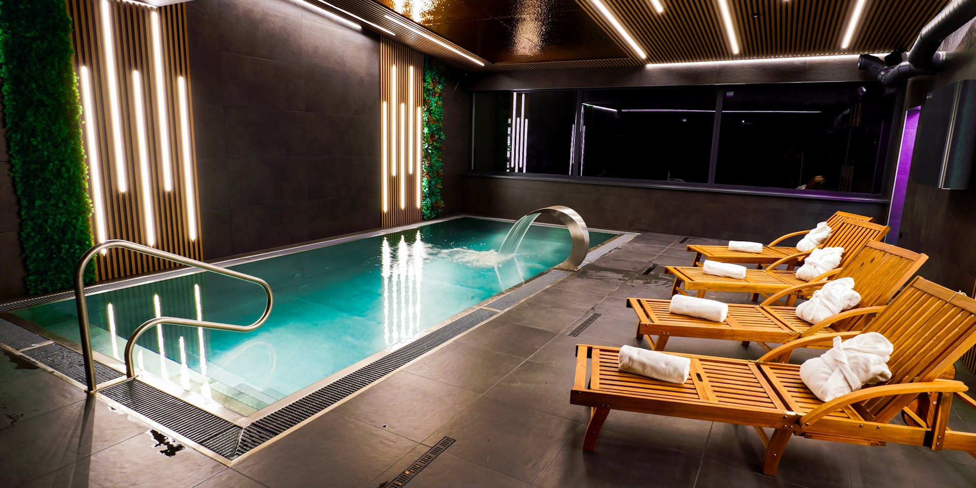 Bazén v Hotelu Sněžné