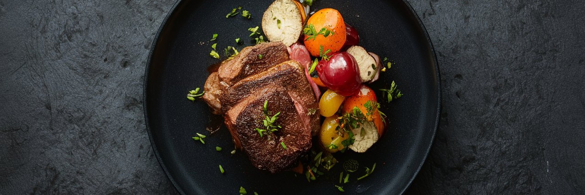 teleci-steak-s-liskovou-omackou-americke-brambory-ekNCCHihSAivIYSYdth_BQ-5dl1QyBSQry1IlUngqUO6A.jpeg