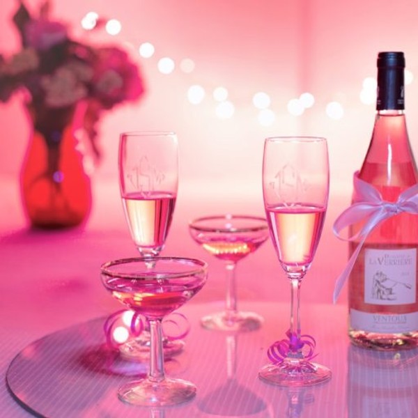 pink-wine-1964457_1280-768x512.jpg