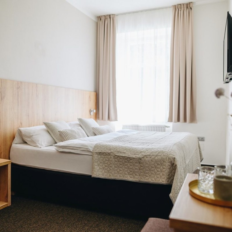Hotel_Sněžné_4475_pokoj_detail-1280x852.jpg